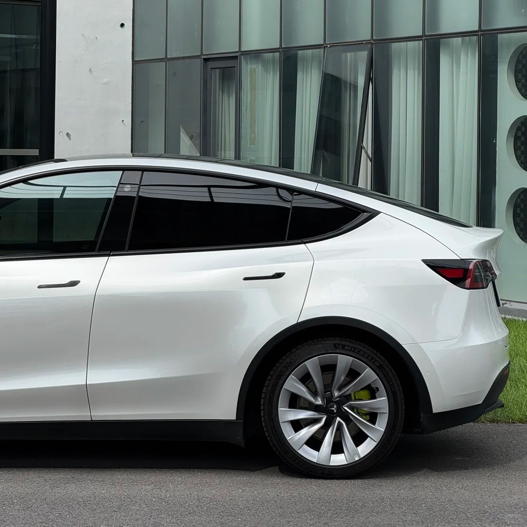 Liquid Mousse White Car Wrap