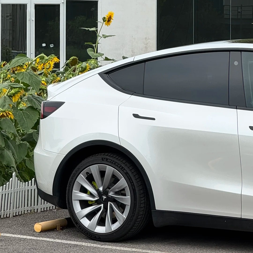 Liquid Mousse White Car Wrap