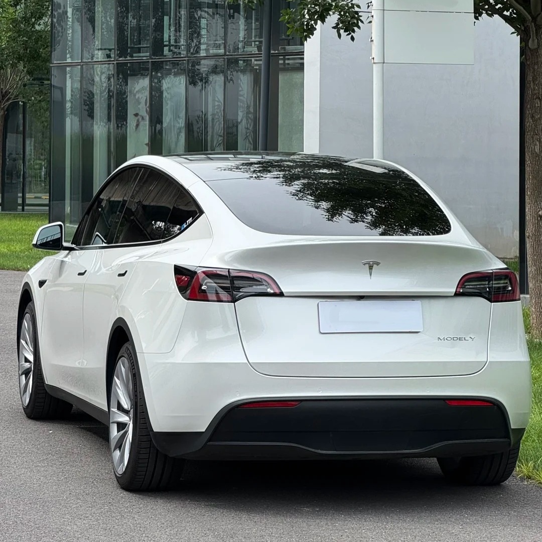 Liquid Mousse White Car Wrap