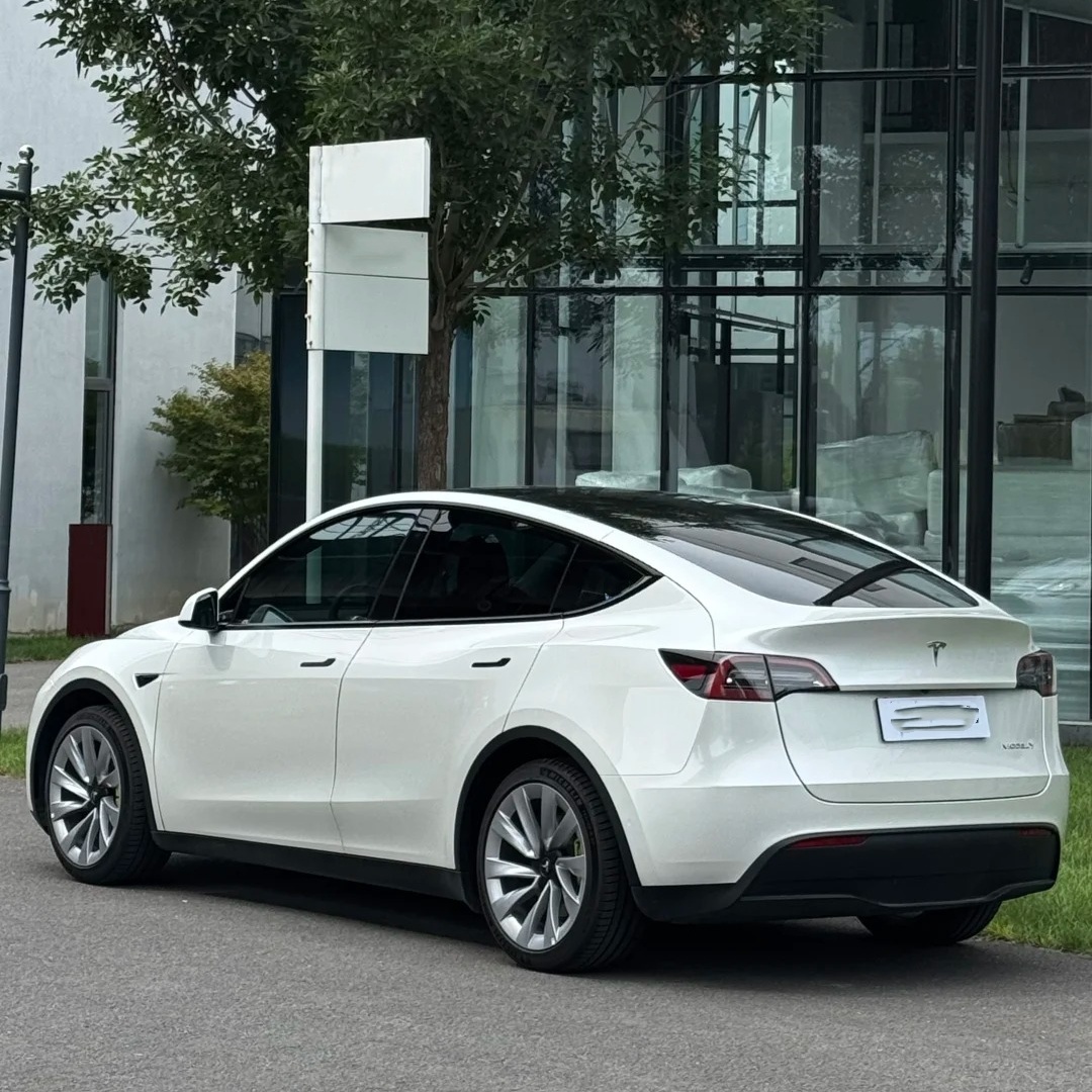 Liquid Mousse White Car Wrap