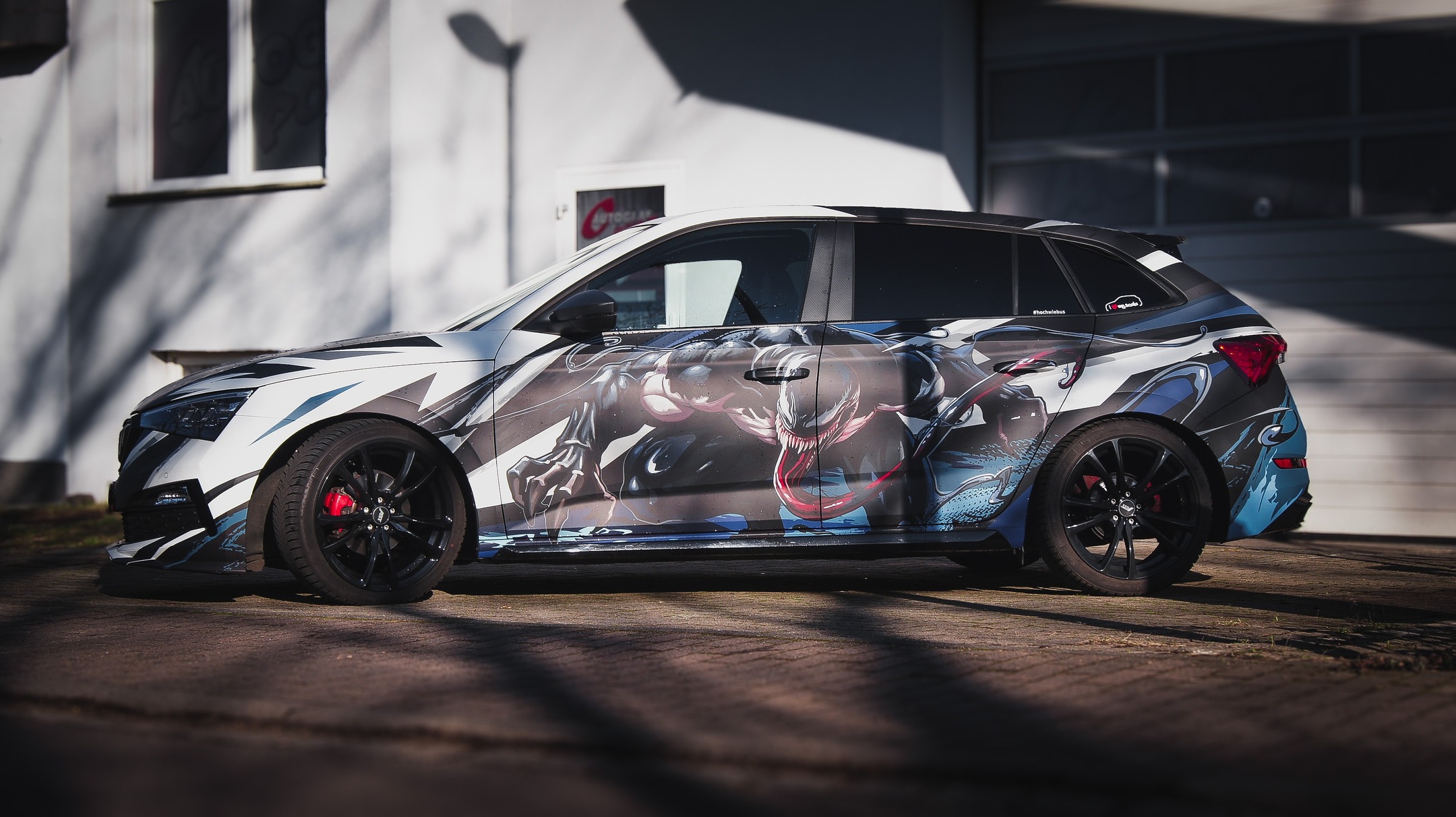 venom custom wrap