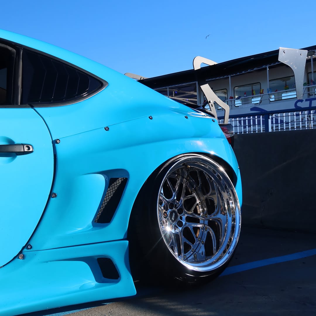ALUKOVINYL  Light Blue to Dark Blue Gradient Custom Car Wraps Brz GT