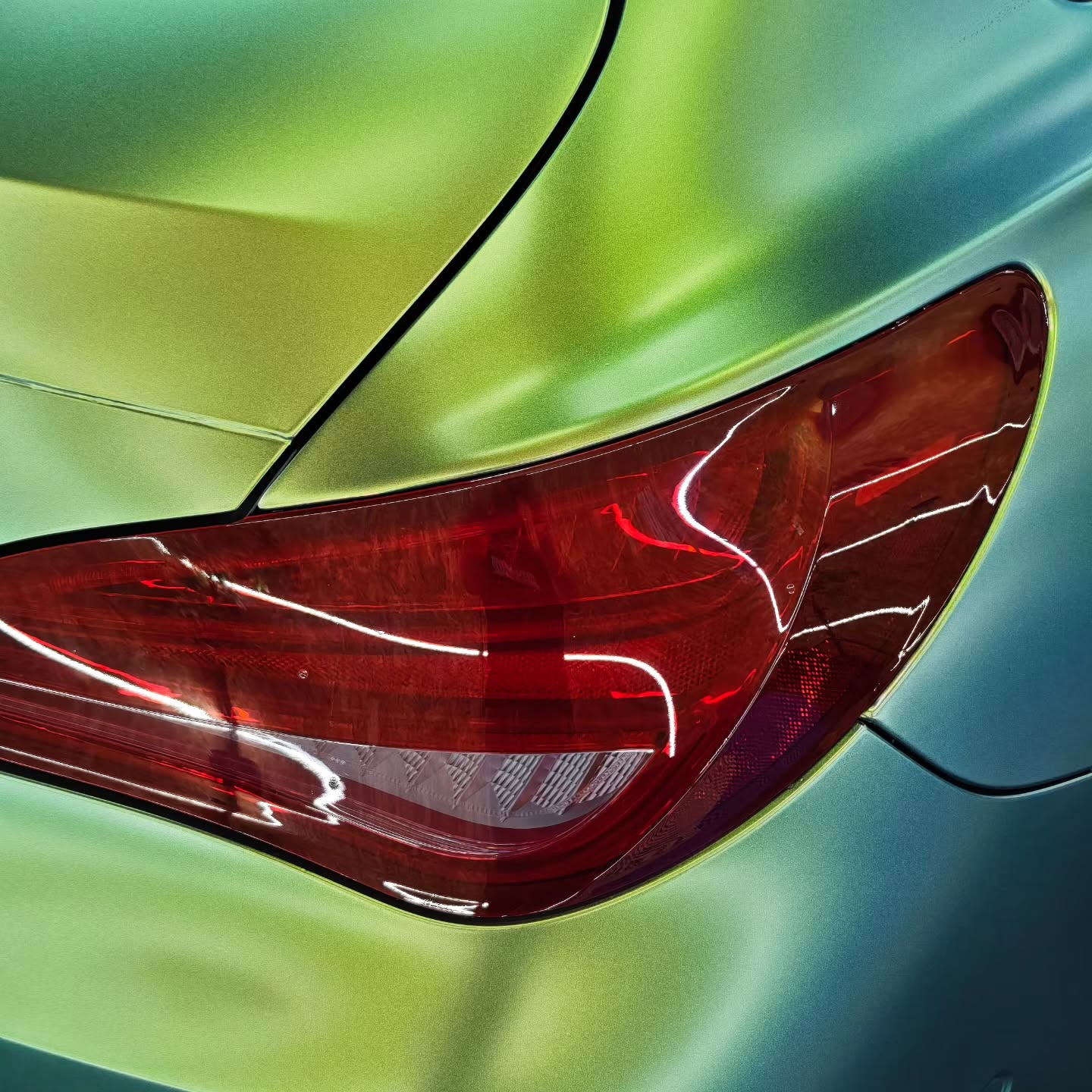 Matte Metallic Chameleon Spring Green Car Vinyl Wrap