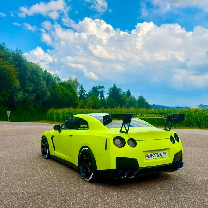 ภาพอ้างอิงสีฟิล์ม Matte Ultimate Flat Fluorescent Yellow Car Vinyl Wrap PET รหัส X8008 — ภาพที่ 3