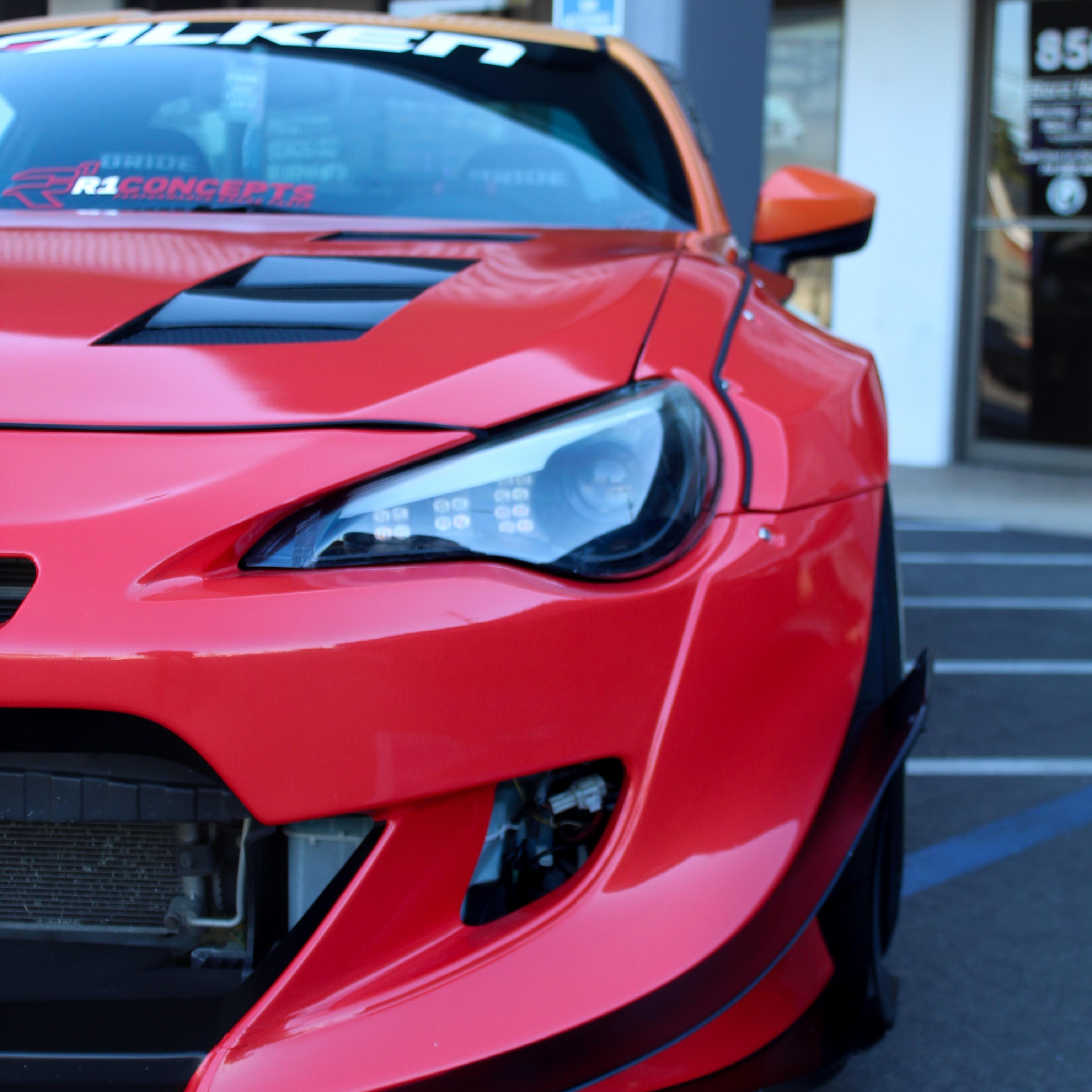 ภาพอ้างอิงสีฟิล์ม ALUKOVINYL Gloss Red to Yellow to White Gradient Custom Car Wraps รหัส D0041 — ภาพที่ 4