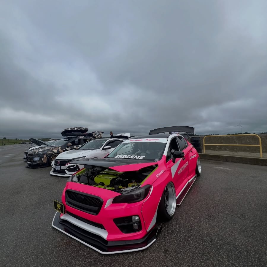 ภาพอ้างอิงสีฟิล์ม Gloss Fluorescent Pink Car Vinyl Wrap รหัส D6008 — ภาพที่ 8