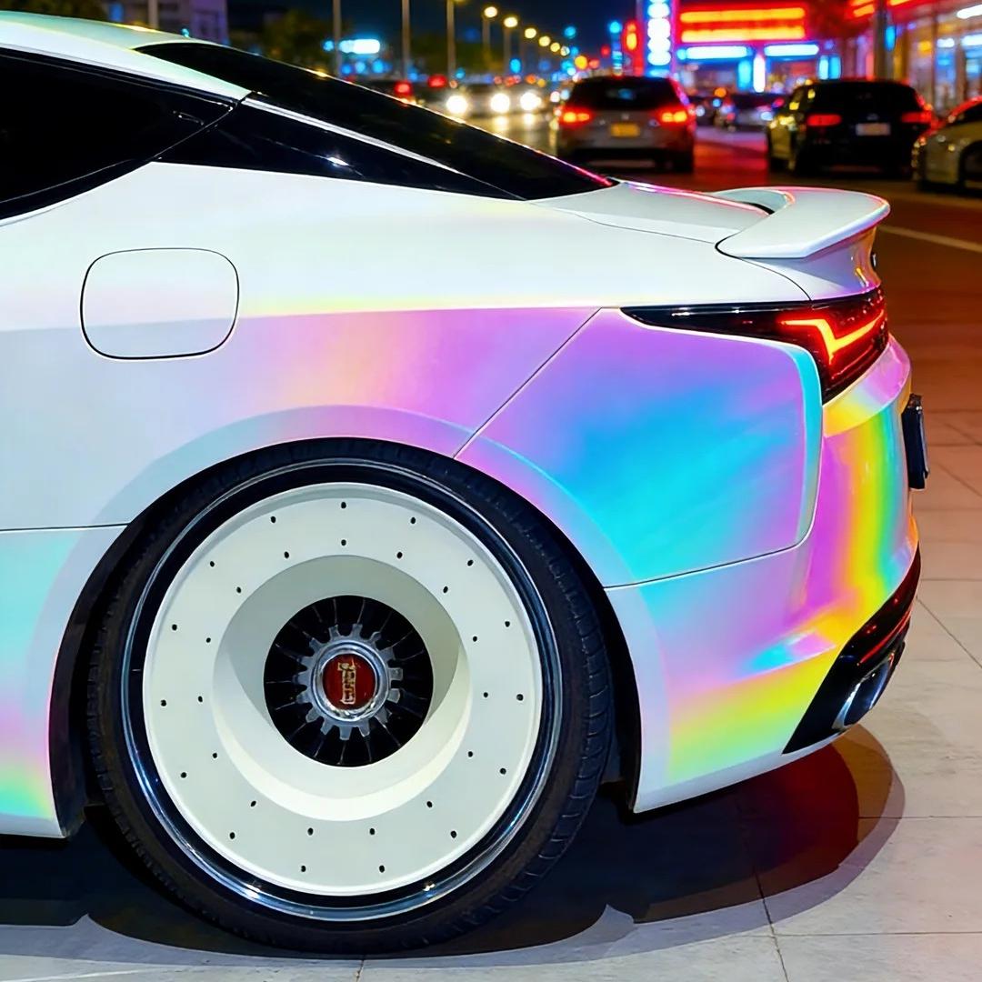 ภาพอ้างอิงสีฟิล์ม White Prismatic Rainbow Reflective Holographic Car Wrap รหัส 1053 — ภาพที่ 5