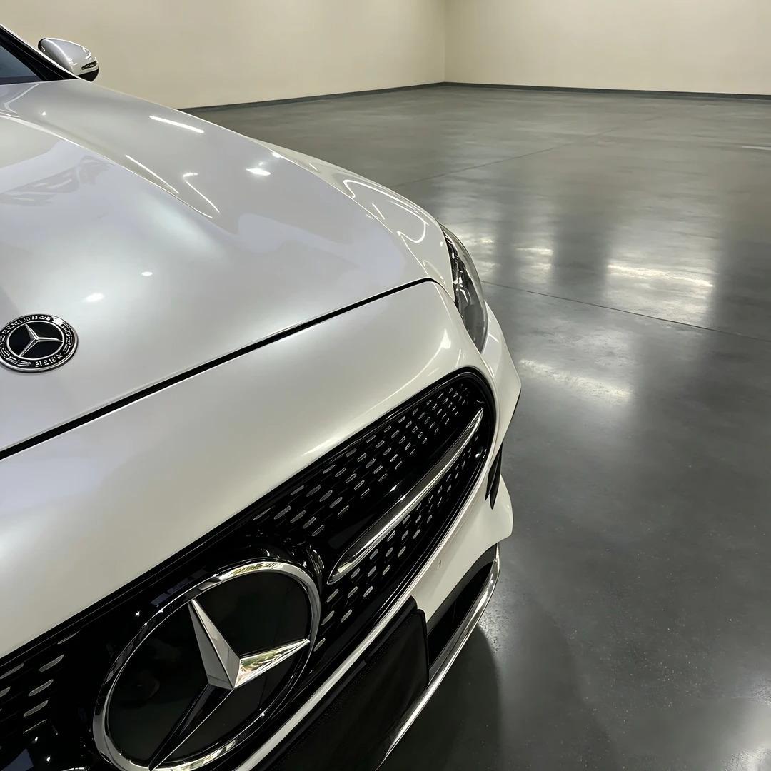 ภาพอ้างอิงสีฟิล์ม Glossy Shell White Car Vinyl Wrap Audi Tesla PET รหัส 5005 — ภาพที่ 6