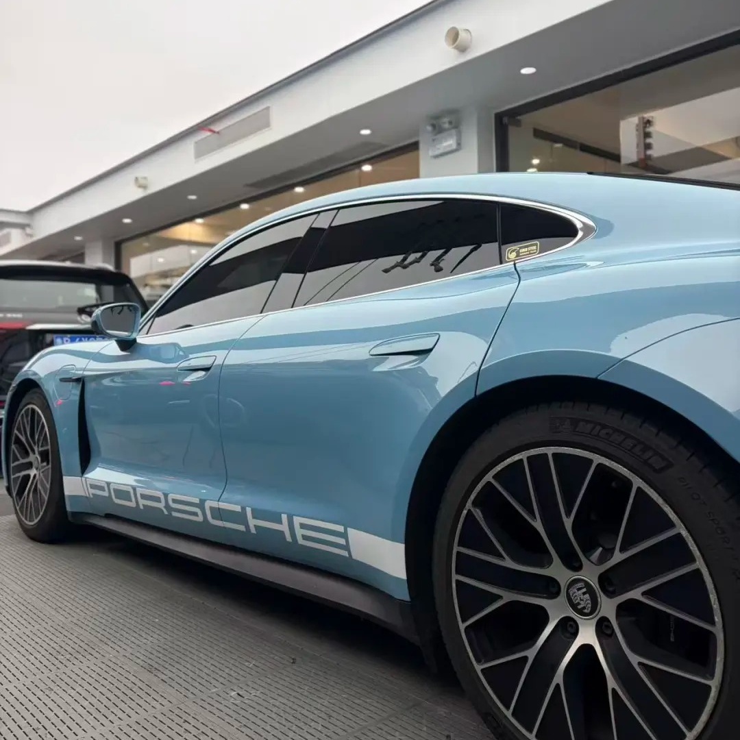 ภาพอ้างอิงสีฟิล์ม Gloss Metallic Porsche Ice Blue Car Vinyl Wrap PET รหัส D7006 — ภาพที่ 4