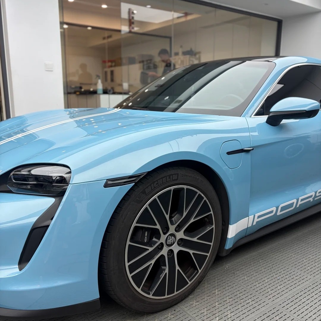 ภาพอ้างอิงสีฟิล์ม Gloss Metallic Porsche Ice Blue Car Vinyl Wrap PET รหัส D7006 — ภาพที่ 3
