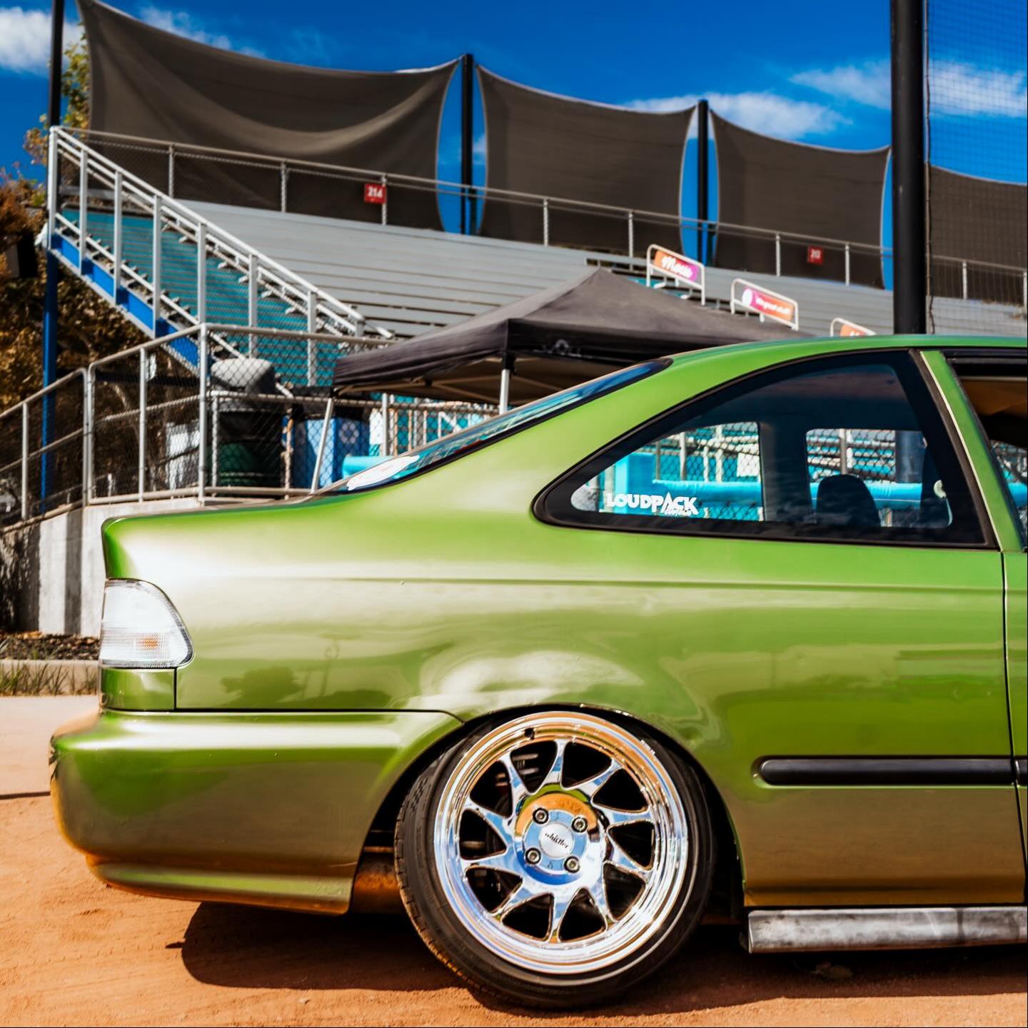 ภาพอ้างอิงสีฟิล์ม Gloss Metallic Olive Green Car Vinyl Wrap PET รหัส D1003 — ภาพที่ 6