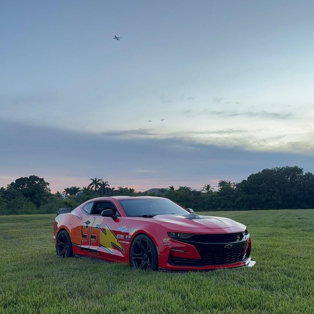 ภาพอ้างอิงสีฟิล์ม ALUKOVINYL Livery Lightning McQueen Custom Vinyl Wrap | Itasha Design Wrap รหัส D0011 — ภาพที่ 7