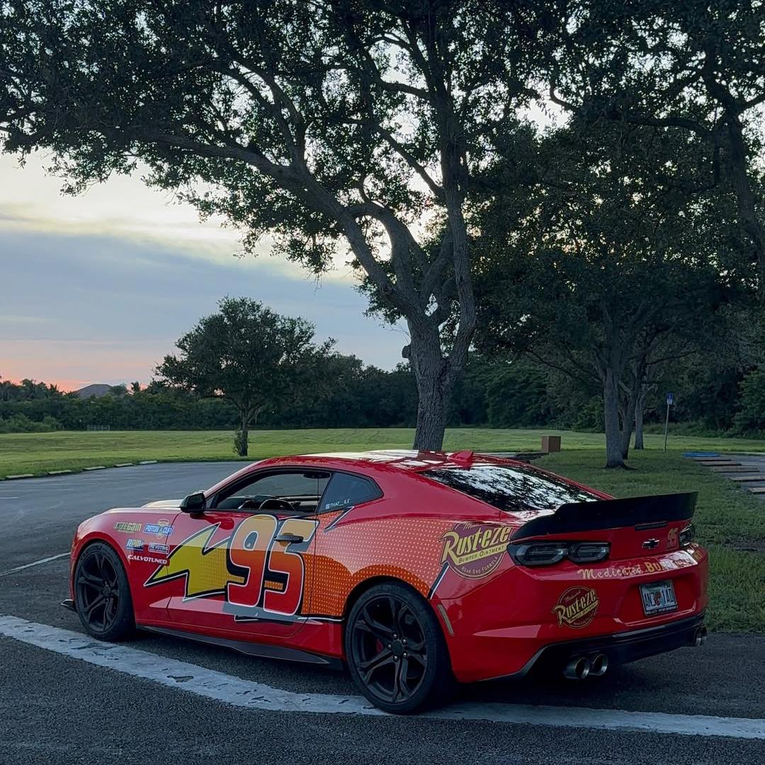 ภาพอ้างอิงสีฟิล์ม ALUKOVINYL Livery Lightning McQueen Custom Vinyl Wrap | Itasha Design Wrap รหัส D0011 — ภาพที่ 8