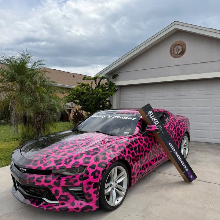 ภาพอ้างอิงสีฟิล์ม ALUKOVINYL Pink to Black Gradient Leopard Print Custom Car Wrap รหัส D0046 — ภาพที่ 2