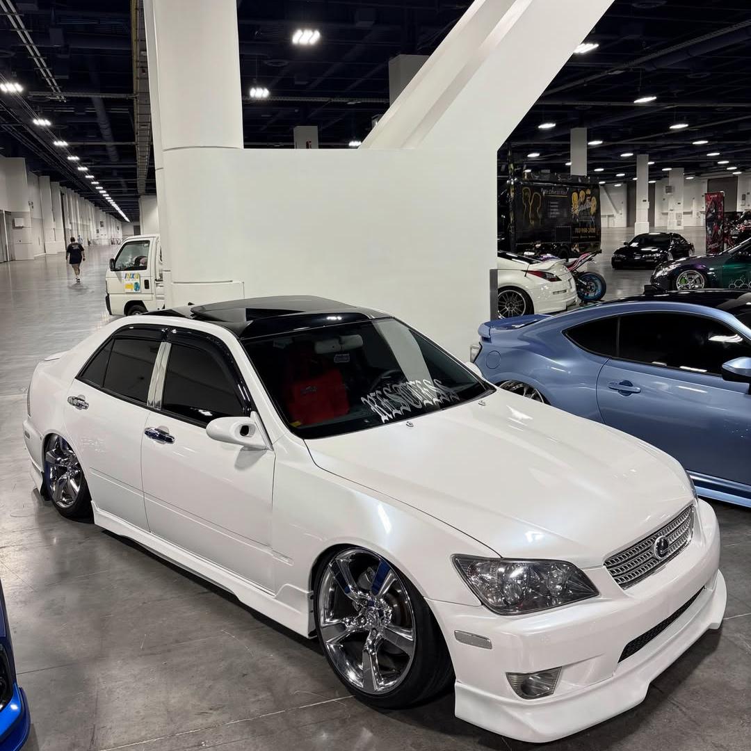 ภาพอ้างอิงสีฟิล์ม Glossy Shell White Car Vinyl Wrap Audi Tesla PET รหัส 5005 — ภาพที่ 4