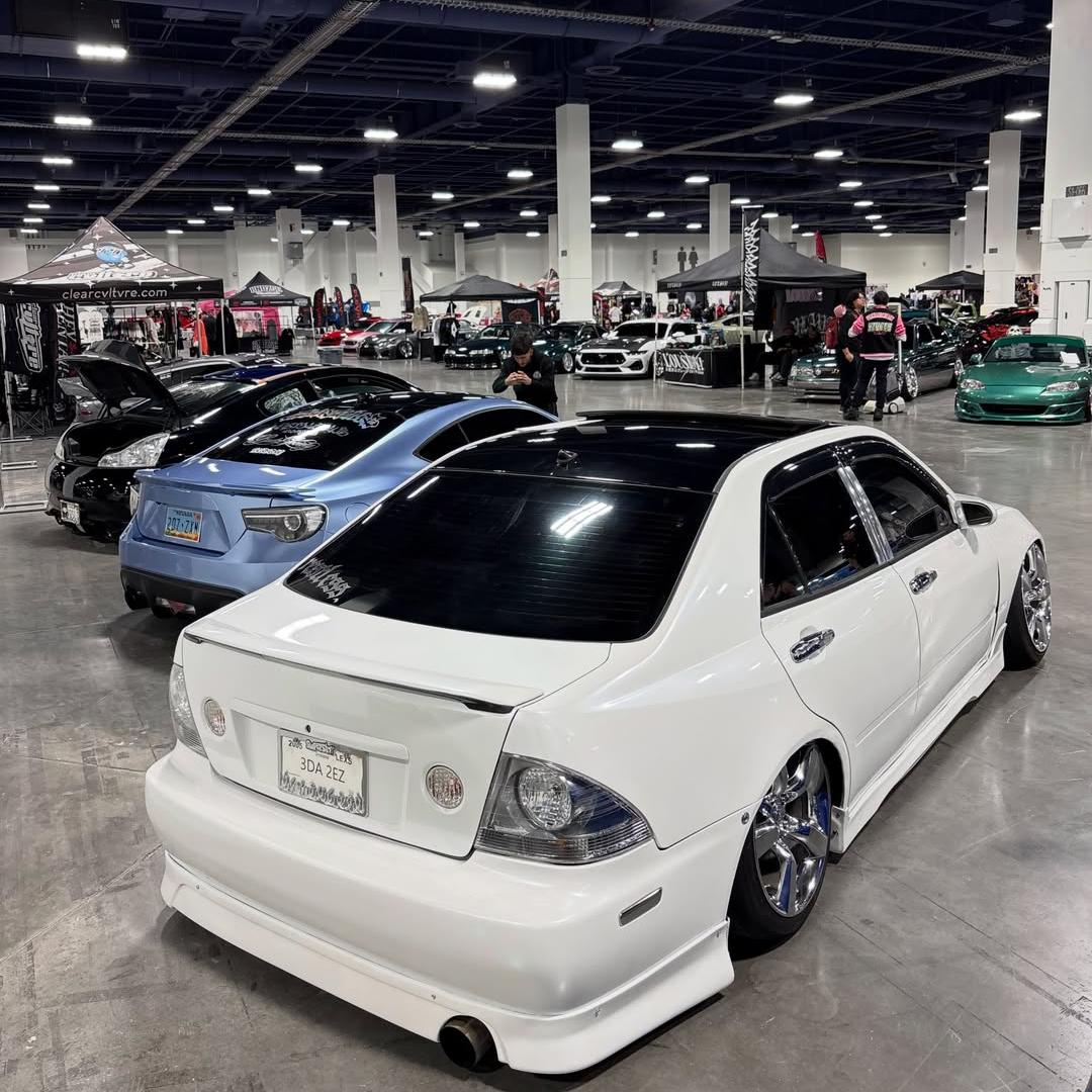 ภาพอ้างอิงสีฟิล์ม Glossy Shell White Car Vinyl Wrap Audi Tesla PET รหัส 5005 — ภาพที่ 3