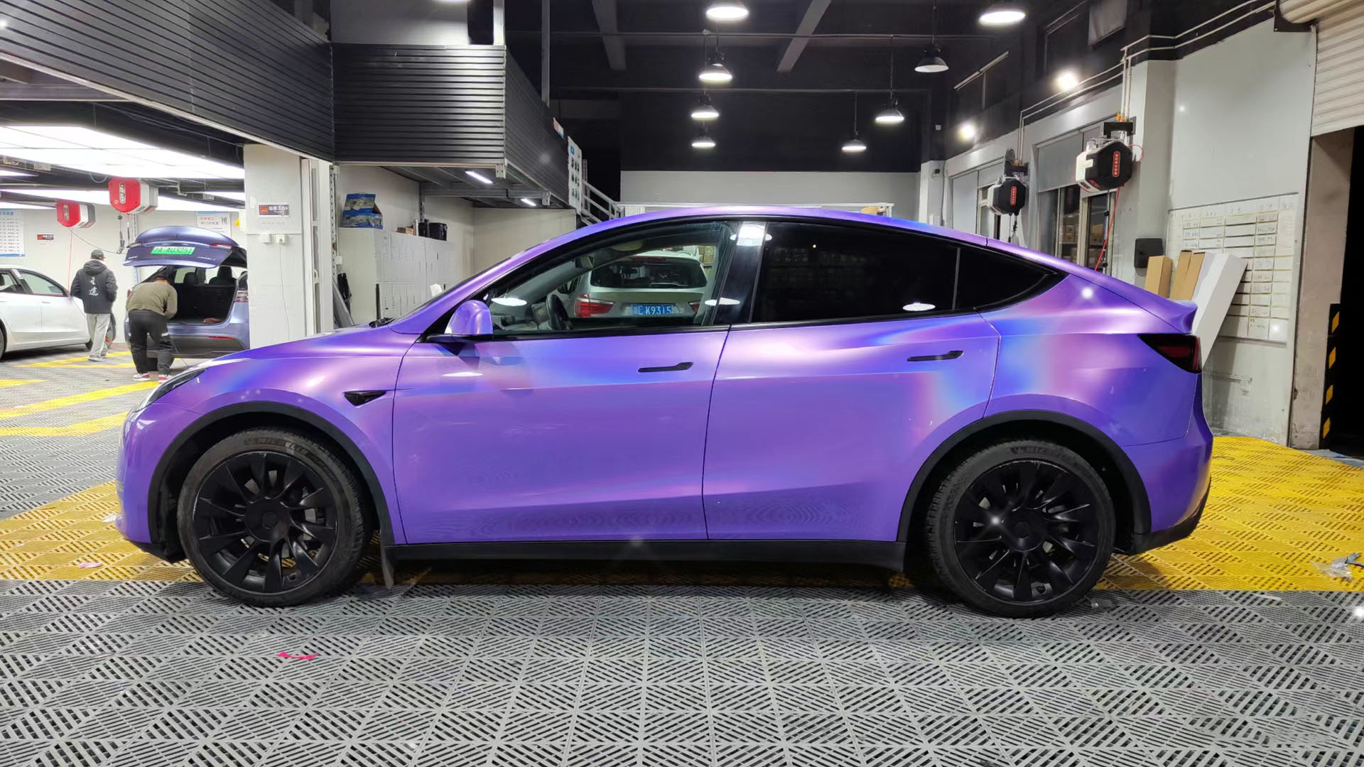 Gloss Metallic Rainbow Laser Purple  Car Vinyl Wrap (Light ) review Hermy 00