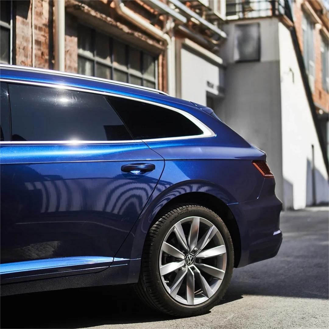 Gloss Metallic Dark Blue Car Vinyl Wrap PET | Audi Navarre Blue review Manuja 02