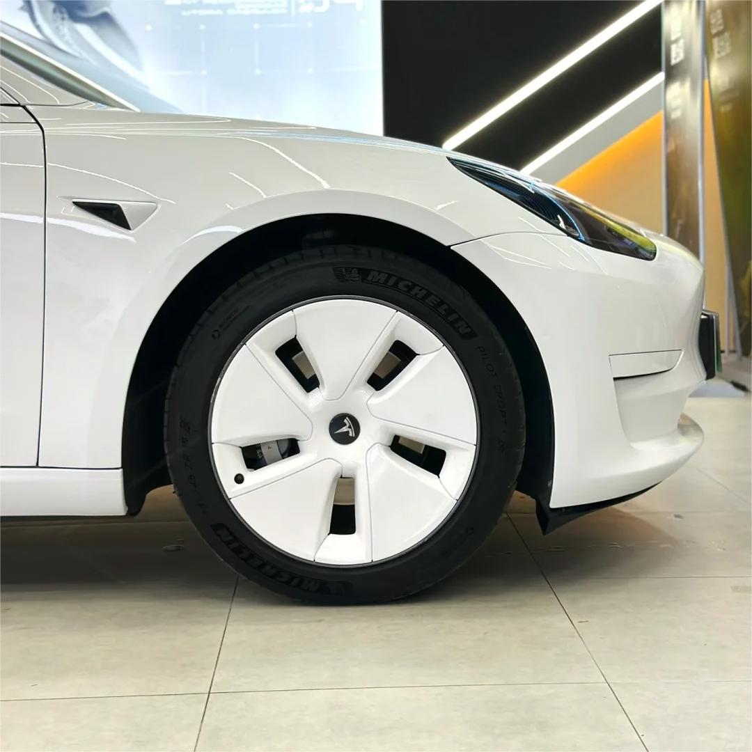 Gloss Crystal White Car Vinyl Wrap  review Carmelo 03