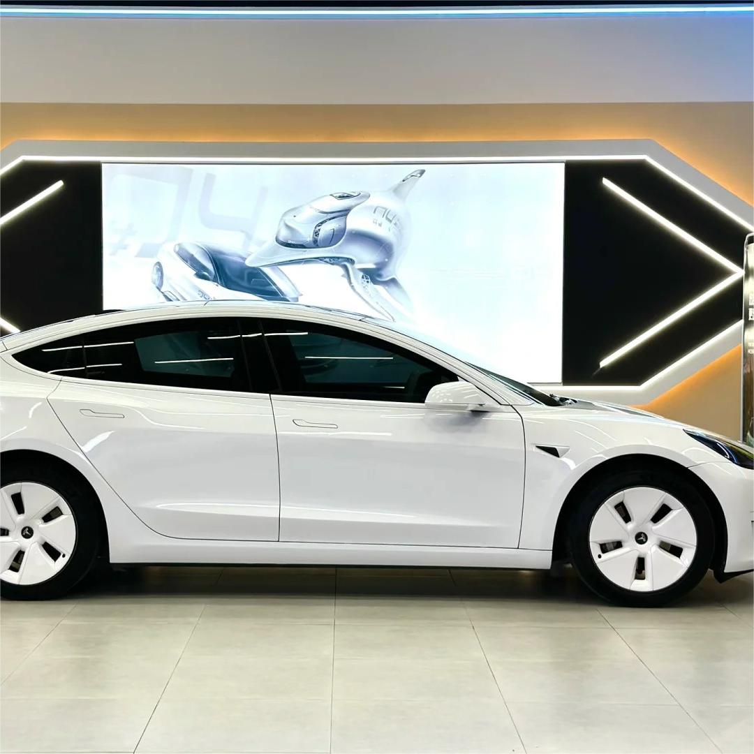 Gloss Crystal White Car Vinyl Wrap  review Carmelo 01