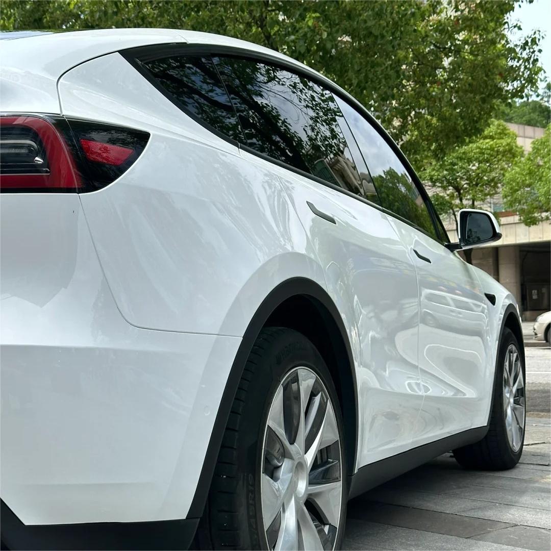 Gloss Crystal White Car Vinyl Wrap  review Daniella 02