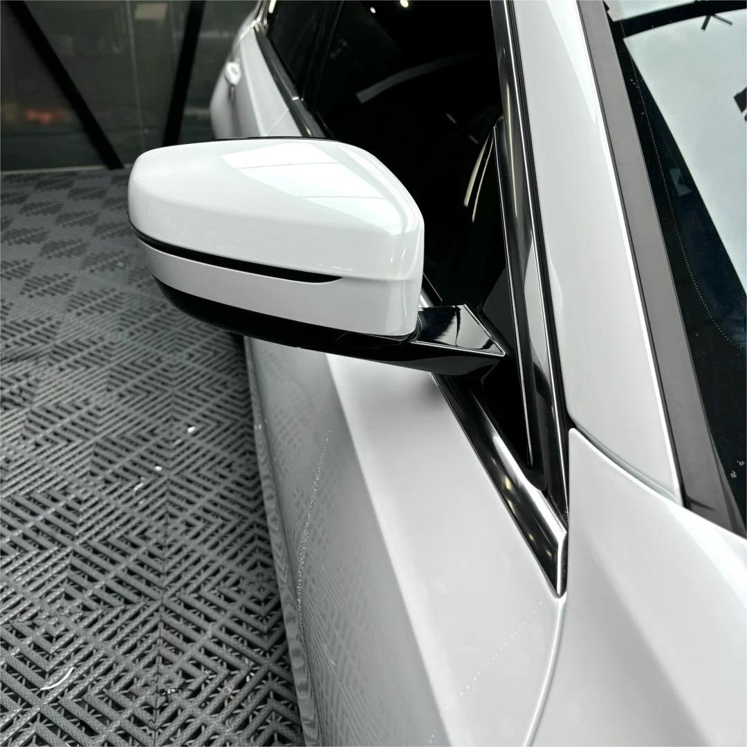 Glossy Shell White Car Vinyl Wrap Audi Tesla PET review Sample 01