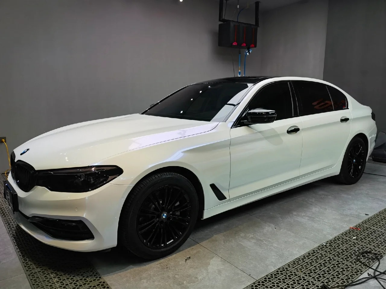 Gloss Metallic Chameleon Diamond Blue White Car Vinyl Wrap PET review John 00