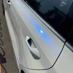 Gloss Metallic Chameleon Diamond Blue White Car Vinyl Wrap review Quality 02