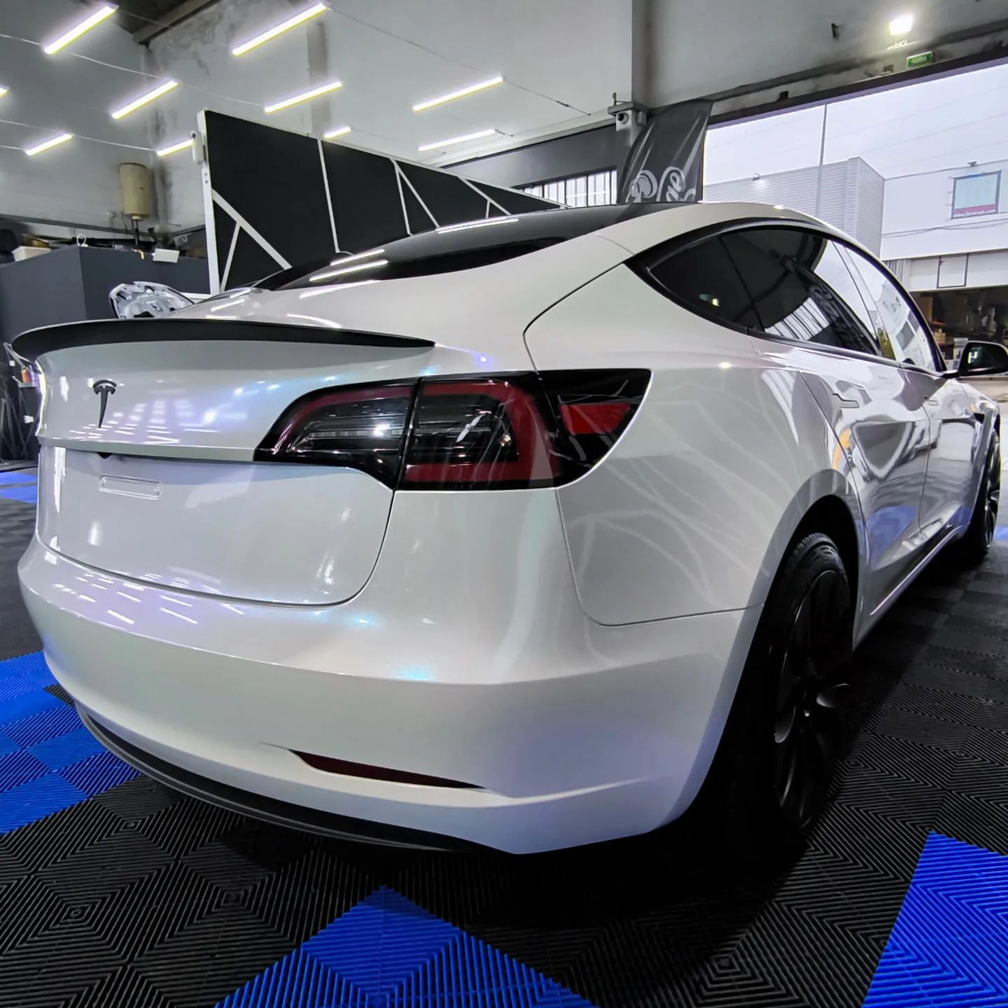 Gloss Metallic Chameleon Diamond Blue White Car Vinyl Wrap PET review ncw 02