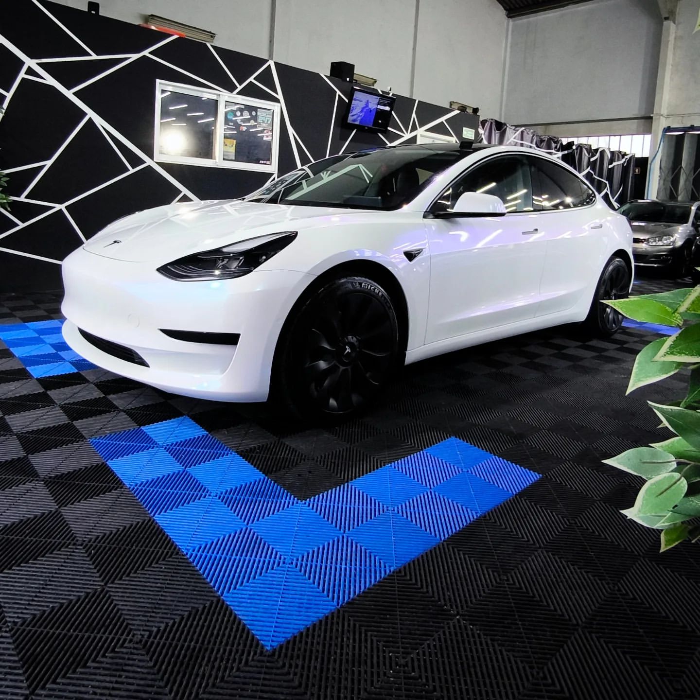 Gloss Metallic Chameleon Diamond Blue White Car Vinyl Wrap PET review ncw 00