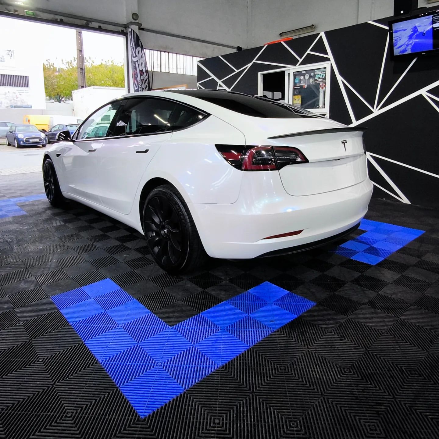 Gloss Metallic Chameleon Diamond Blue White Car Vinyl Wrap PET review ncw 01