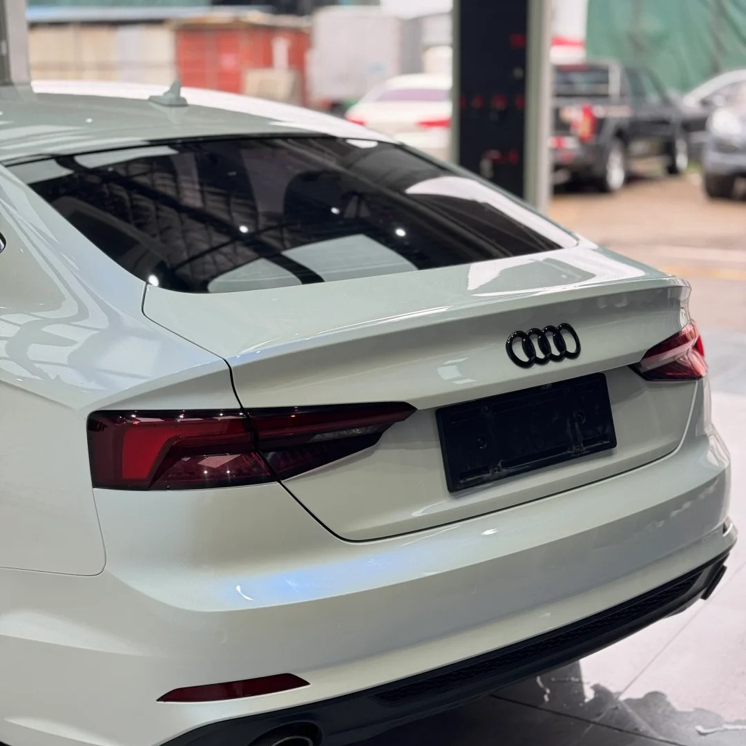 Gloss Metallic Chameleon Blue White Car Vinyl Wrap PET review Sam Huxham 03