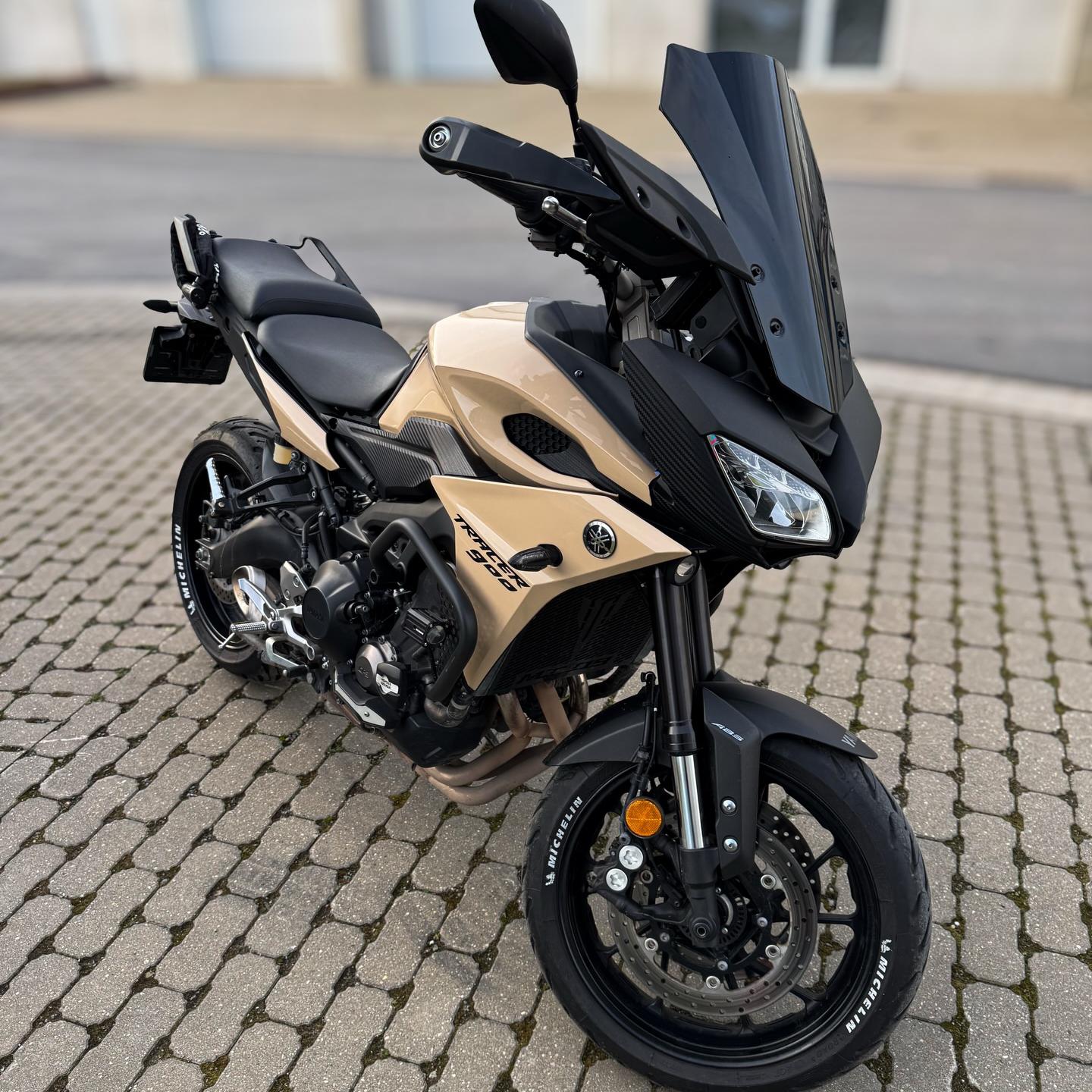 TPU Glossy Cuban Sand Yellow Colored PPF Paint Protection Film review blackbee.be 02