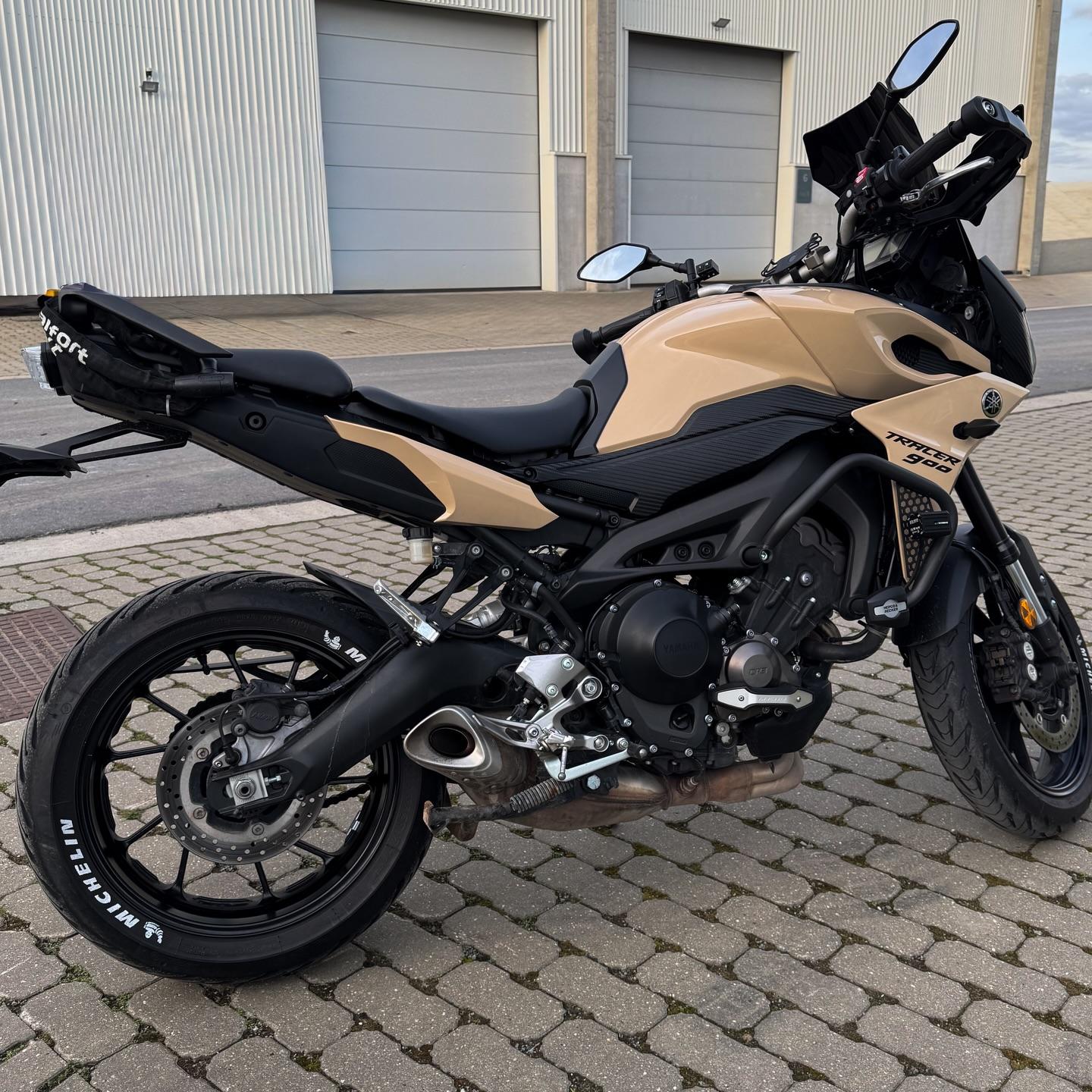 TPU Glossy Cuban Sand Yellow Colored PPF Paint Protection Film review blackbee.be 03