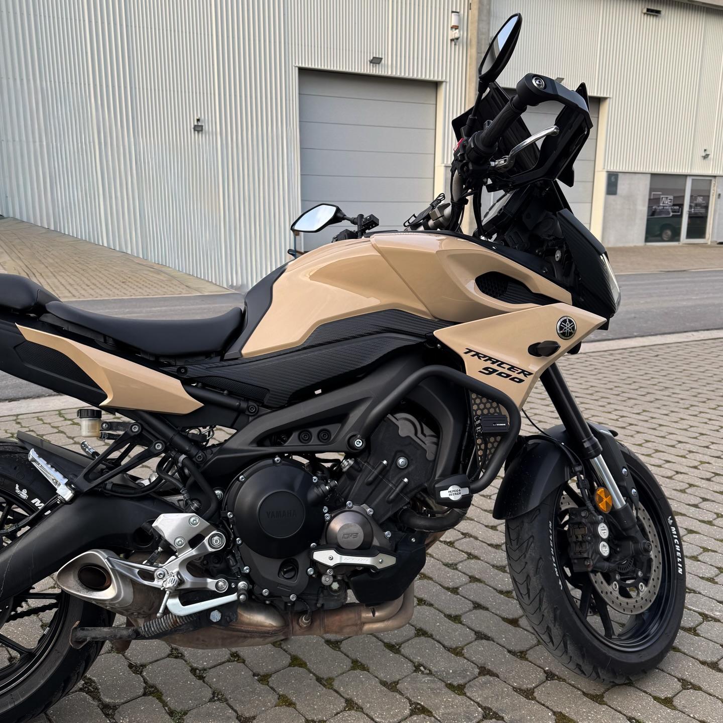 TPU Glossy Cuban Sand Yellow Colored PPF Paint Protection Film review blackbee.be 04