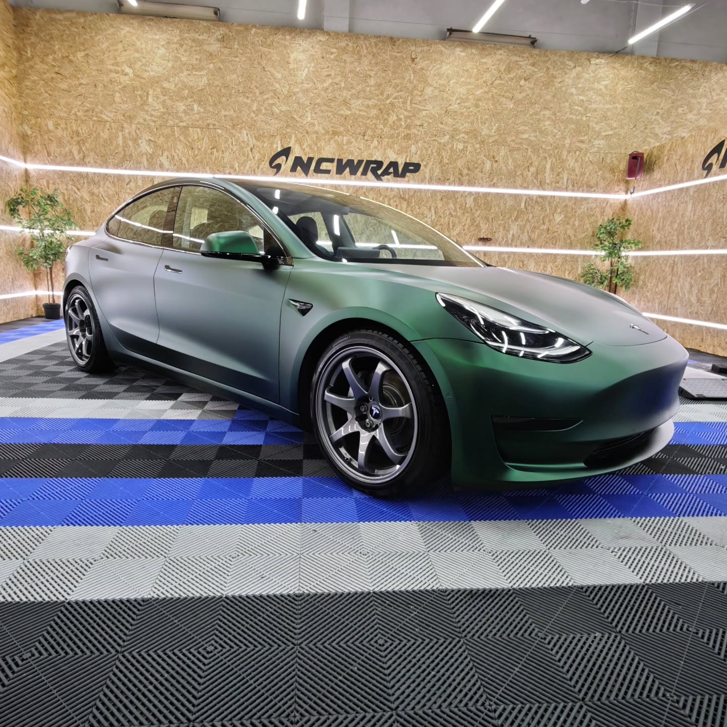 Matte Metallic Chrome Venom Green Car Vinyl Wrap PET review 1