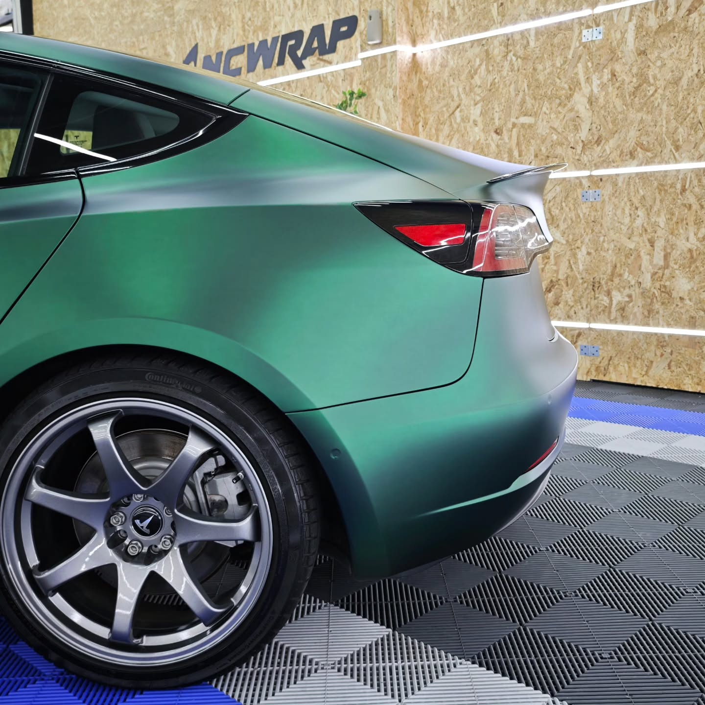 Matte Metallic Chrome Venom Green Car Vinyl Wrap PET review 3