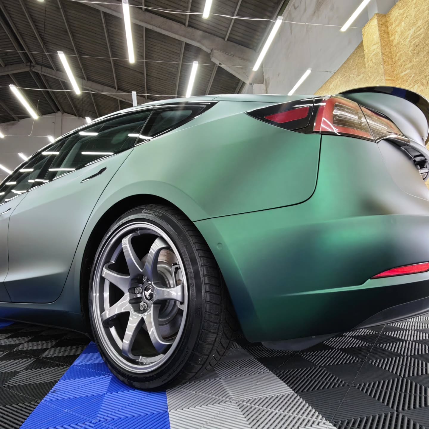 Matte Metallic Chrome Venom Green Car Vinyl Wrap PET review 4