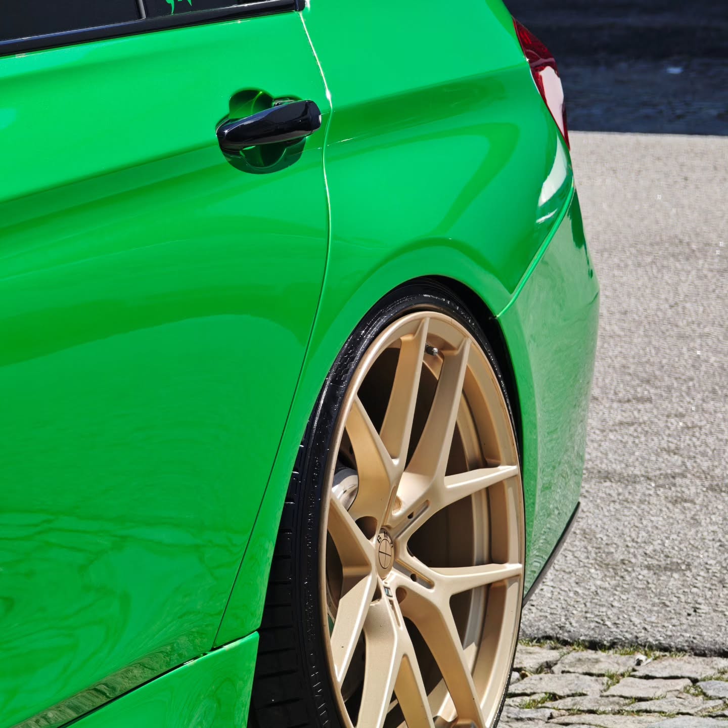 Gloss Metallic Flame Green Car Vinyl Wrap PET review 3