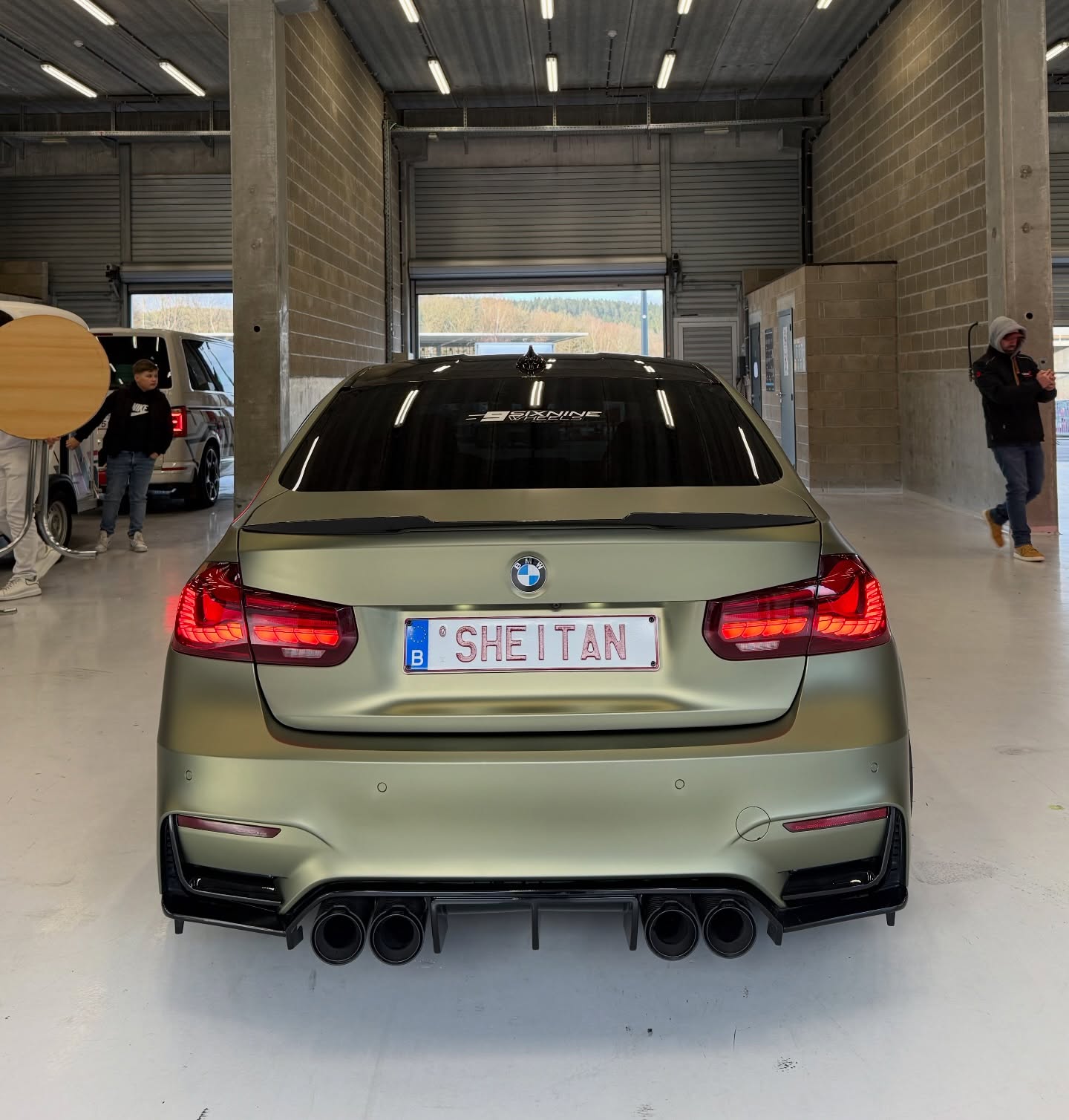 Matte Metallic Lighting Green Car Vinyl Wrap PET review 2