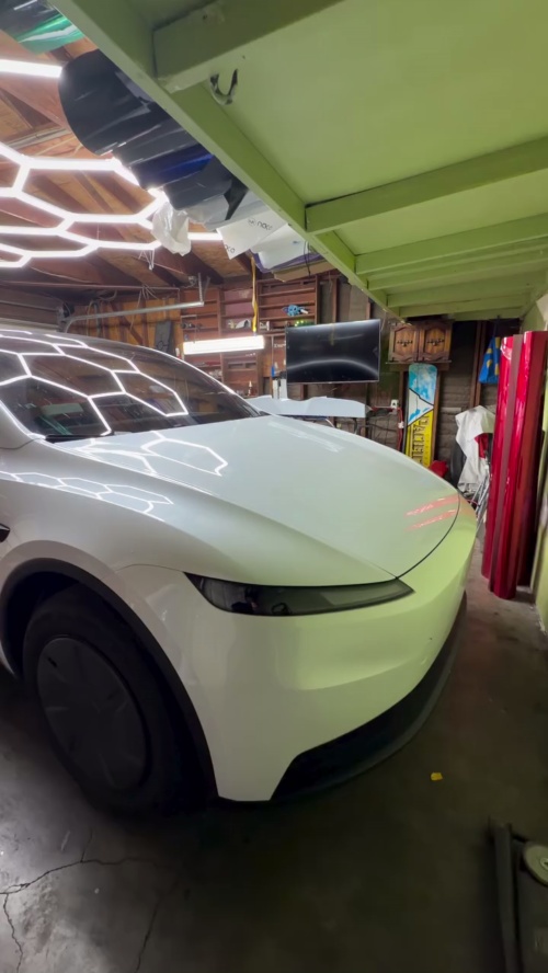 Gloss Metallic Chameleon Diamond Pollen Pink White Car Vinyl Wrap PET reviewed by