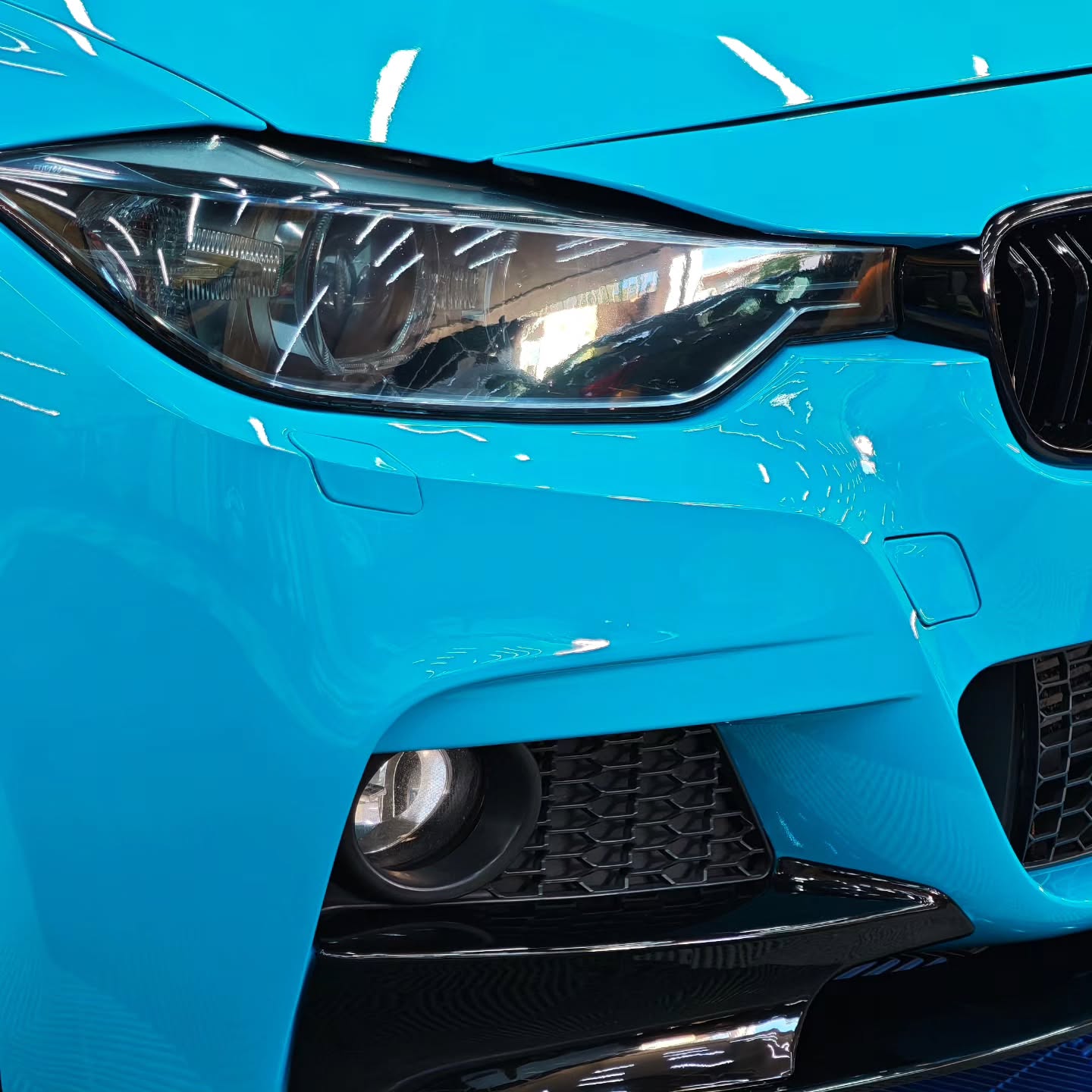 Gloss Miami Blue Car Vinyl Wrap Porsche PET review 5