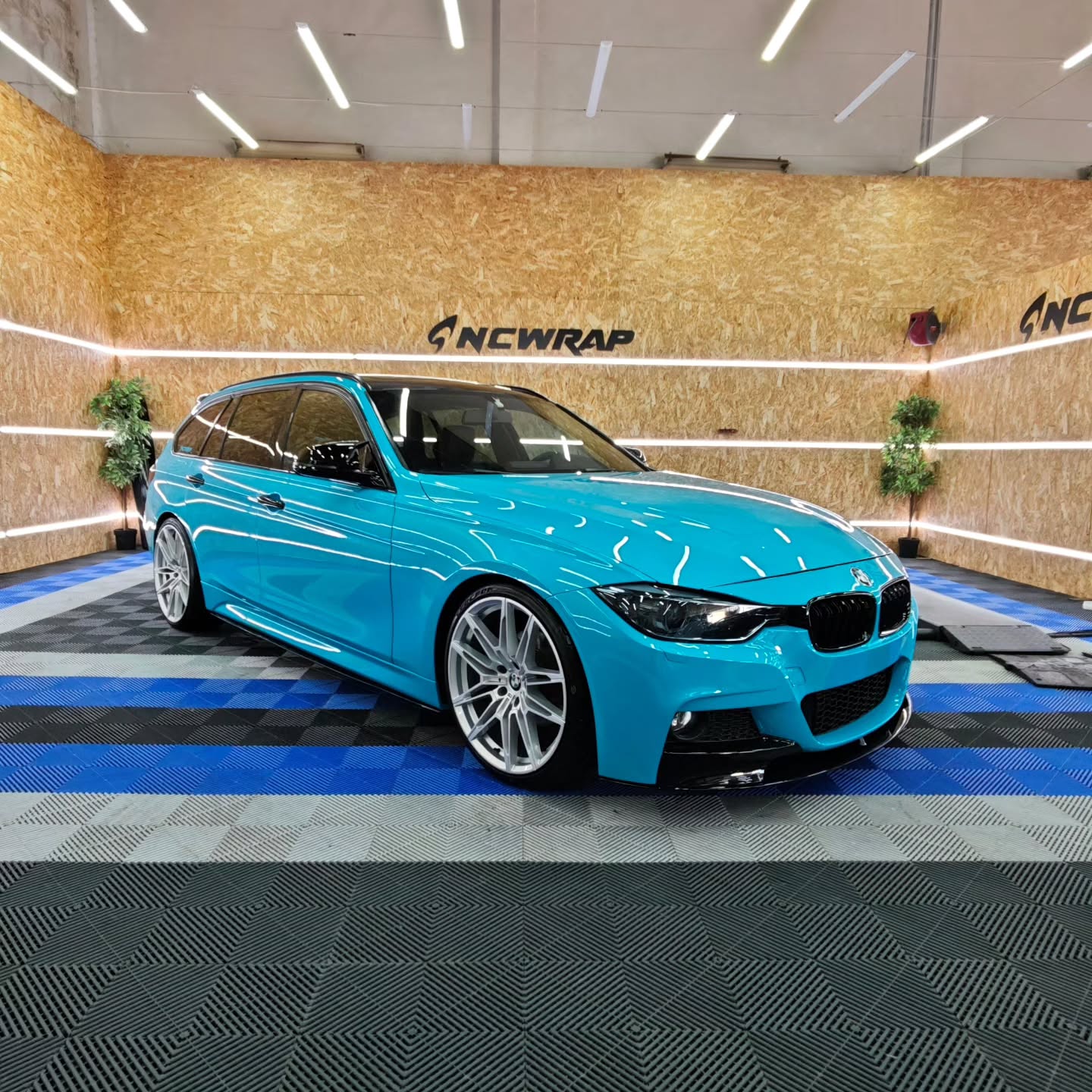 Gloss Miami Blue Car Vinyl Wrap Porsche PET review 3