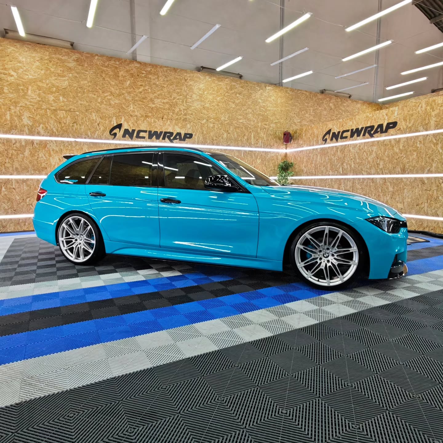 Gloss Miami Blue Car Vinyl Wrap Porsche PET review 0