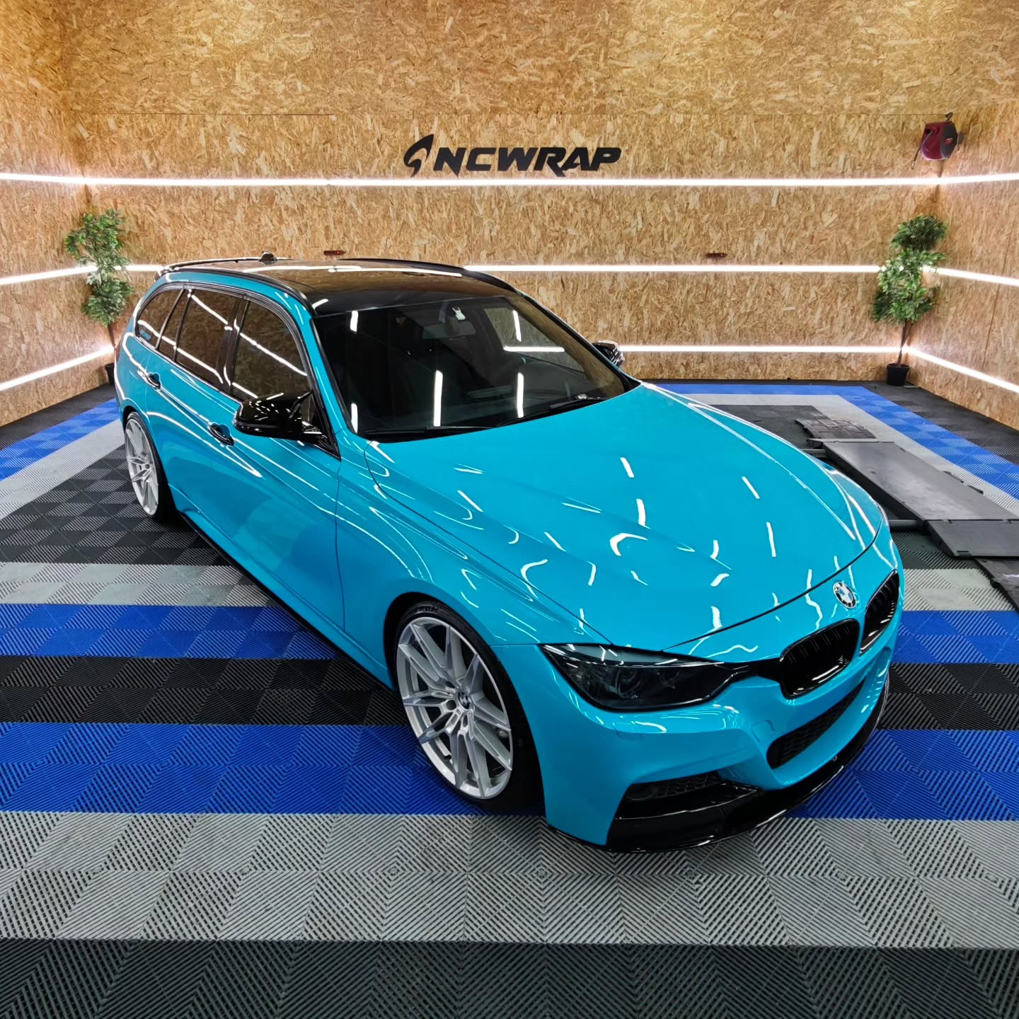 Gloss Miami Blue Car Vinyl Wrap Porsche PET review 4