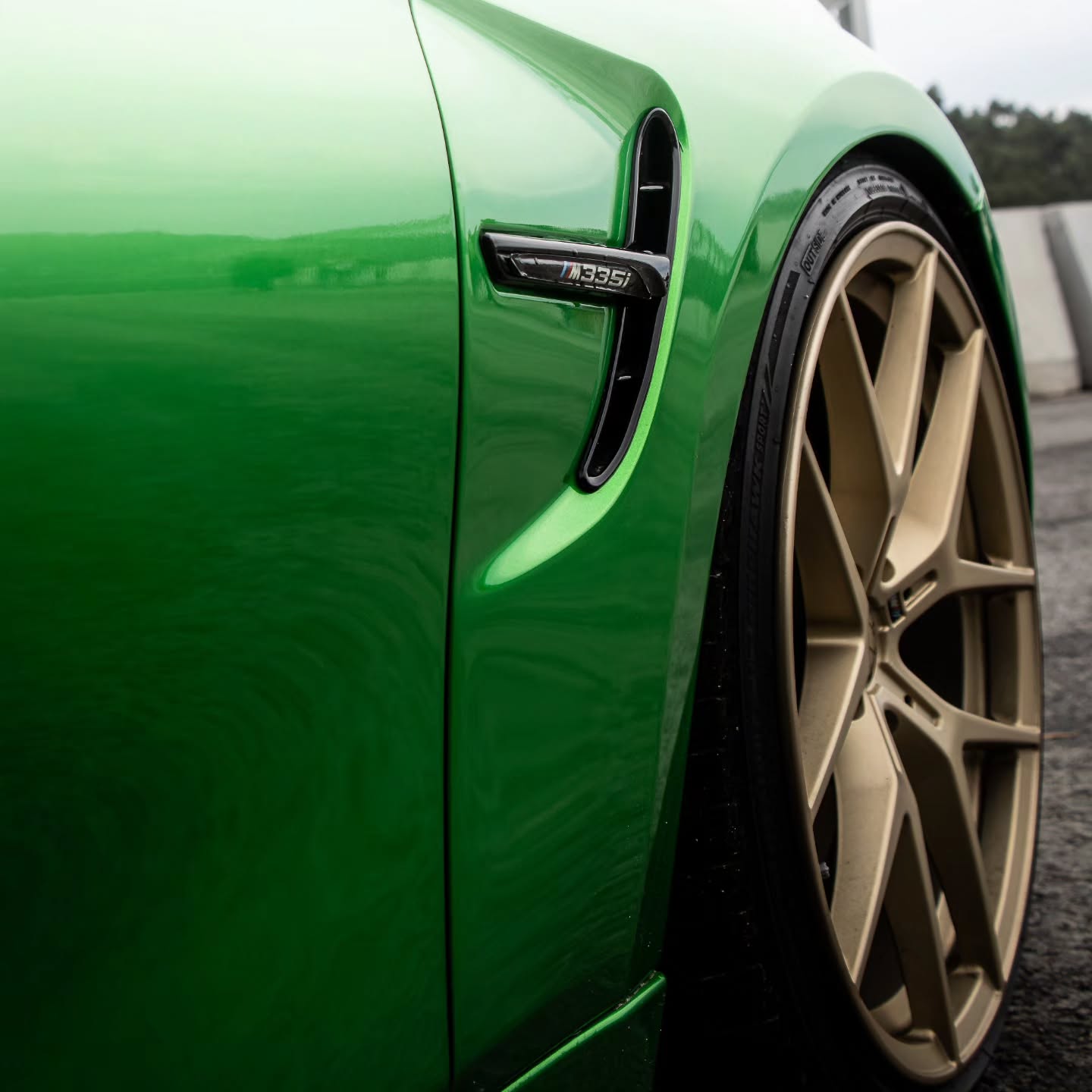 Gloss Metallic Flame Green Car Vinyl Wrap PET review 2
