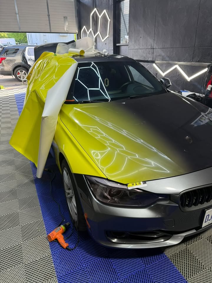 ALUKOVINYL  Black To Green Gradient Custom Vinyl Wrap review 1