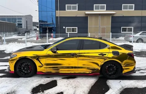ALUKOVINYL's Chrome Vinyl Car Wrap