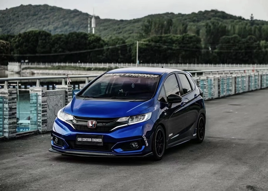 An excellent option to refresh your car: Metallic blue