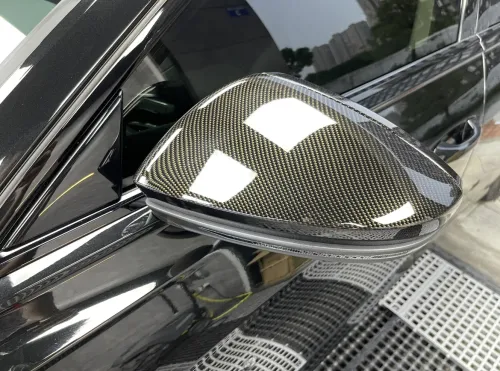 Shocking debut, glossy carbon fiber car wrap